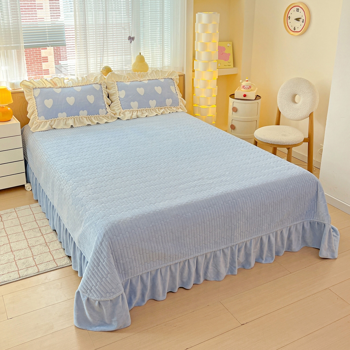 91家纺网 家纺一手货源 找家纺 富米莱（原臻工厂） 2025新款高克重花边款爱心烂花牛奶绒床盖床单四件套-爱心系列 爱心蓝