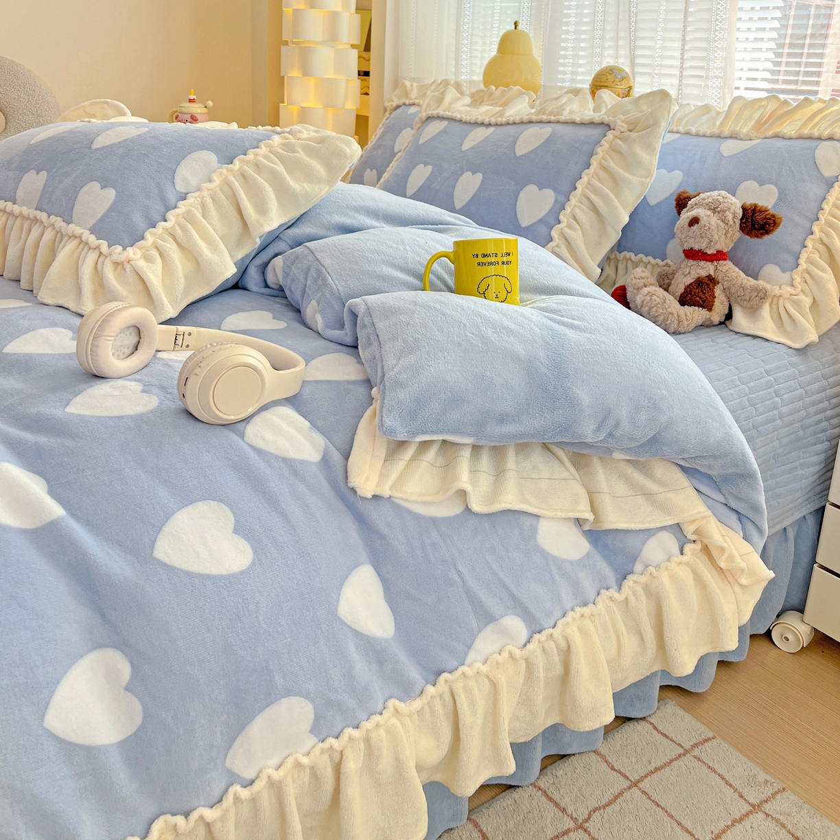 91家纺网 家纺一手货源 找家纺 富米莱（原臻工厂） 2025新款高克重花边款爱心烂花牛奶绒床盖床单四件套-爱心系列 爱心蓝