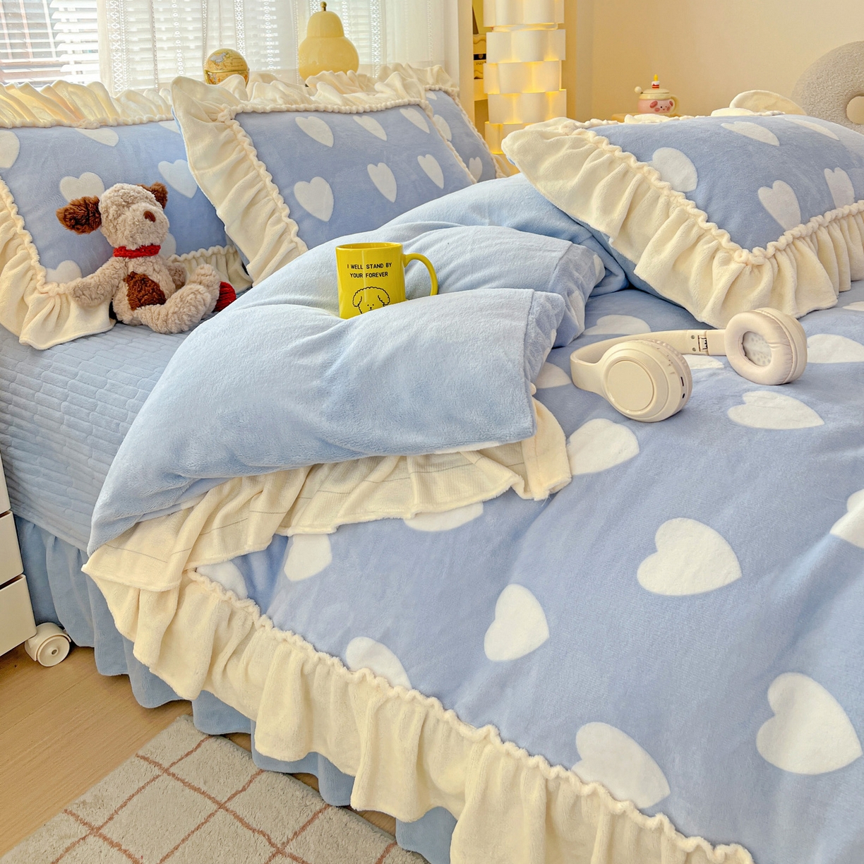 91家纺网 家纺一手货源 找家纺 富米莱（原臻工厂） 2025新款高克重花边款爱心烂花牛奶绒床盖床单四件套-爱心系列 爱心蓝