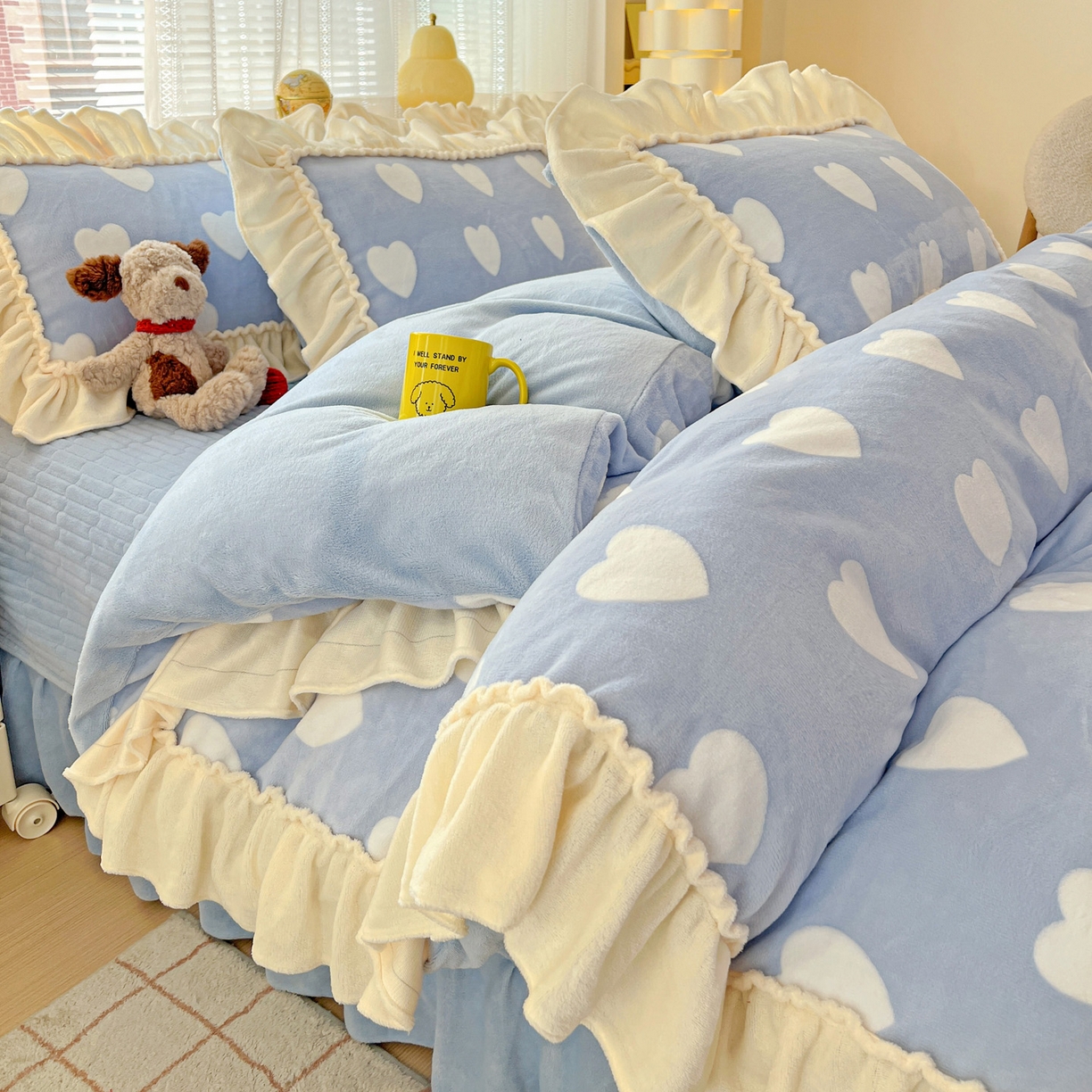 91家纺网 家纺一手货源 找家纺 富米莱（原臻工厂） 2025新款高克重花边款爱心烂花牛奶绒床盖床单四件套-爱心系列 爱心蓝