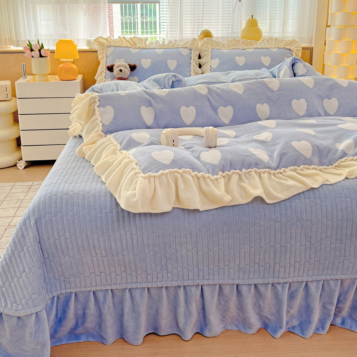 91家纺网 家纺一手货源 找家纺 富米莱（原臻工厂） 2025新款高克重花边款爱心烂花牛奶绒床盖床单四件套-爱心系列 爱心蓝
