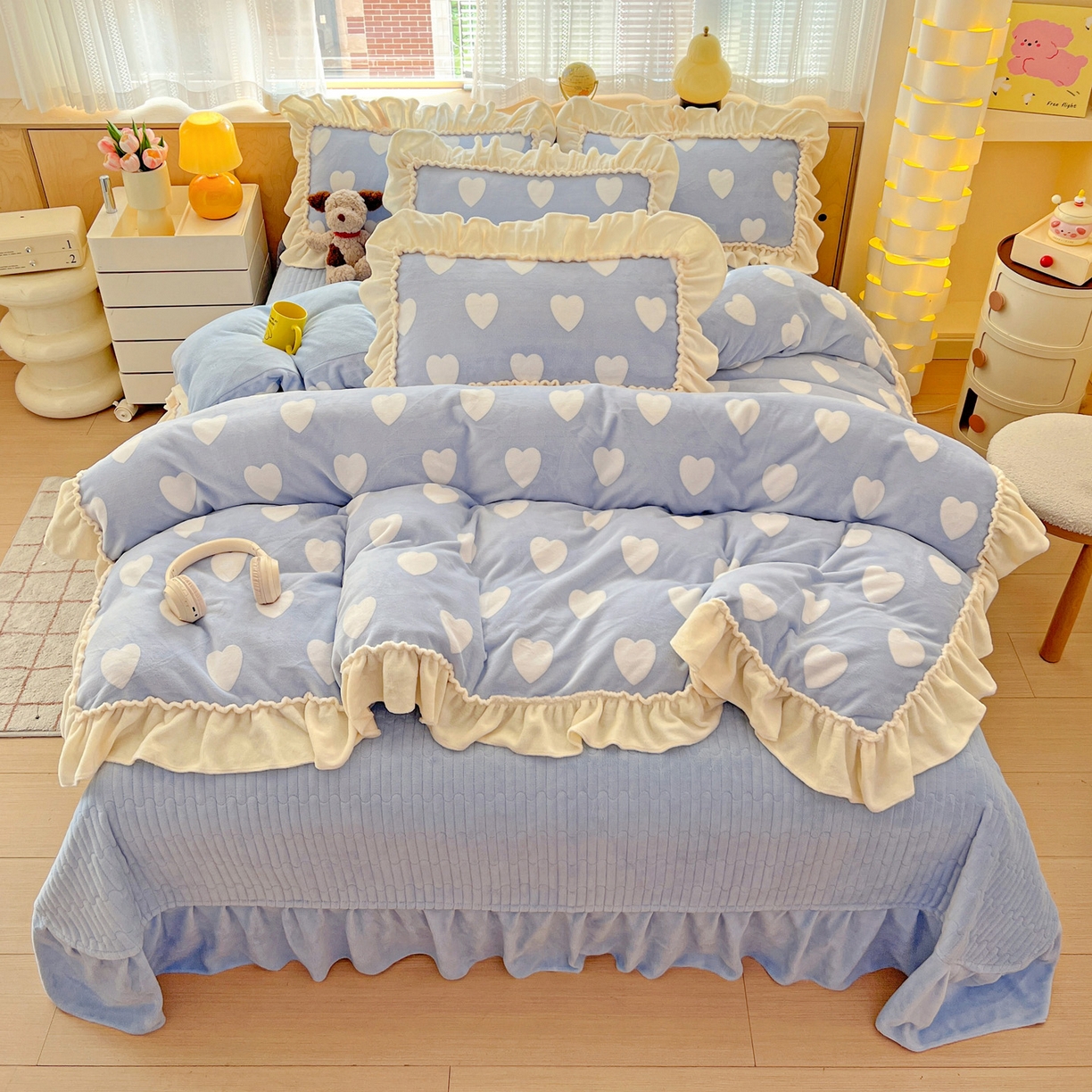 91家纺网 家纺一手货源 找家纺 富米莱（原臻工厂） 2025新款高克重花边款爱心烂花牛奶绒床盖床单四件套-爱心系列 爱心蓝