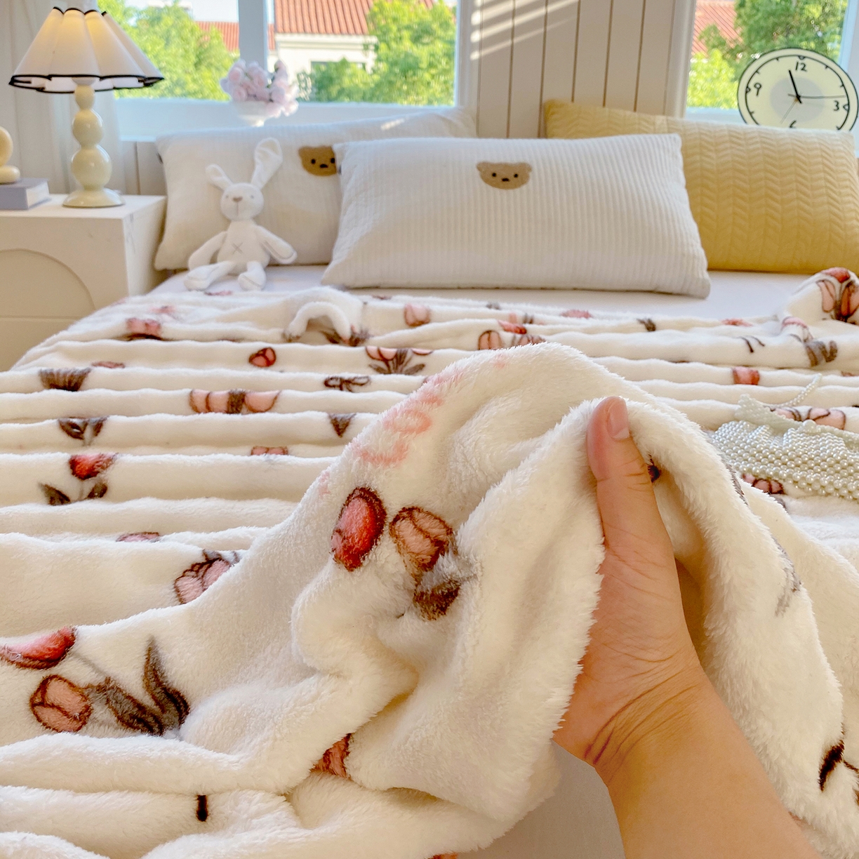 91家纺网 家纺一手货源 找家纺 爱彼家纺 2025秋冬新款高克重简约印花泡泡绒毯多功能毯毛毯毯子 粉色郁金香