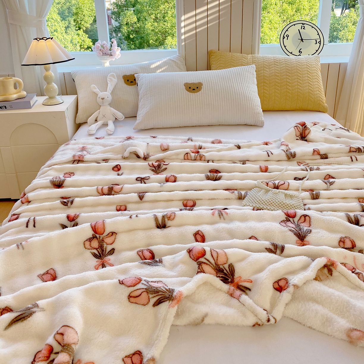 91家纺网 家纺一手货源 找家纺 爱彼家纺 2025秋冬新款高克重简约印花泡泡绒毯多功能毯毛毯毯子 粉色郁金香