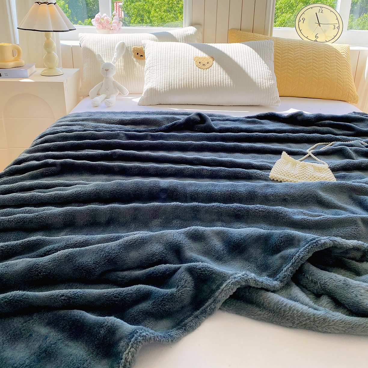 91家纺网 家纺一手货源 找家纺 爱彼家纺 2025秋冬新款高克重简约印花泡泡绒毯多功能毯毛毯毯子 高级灰