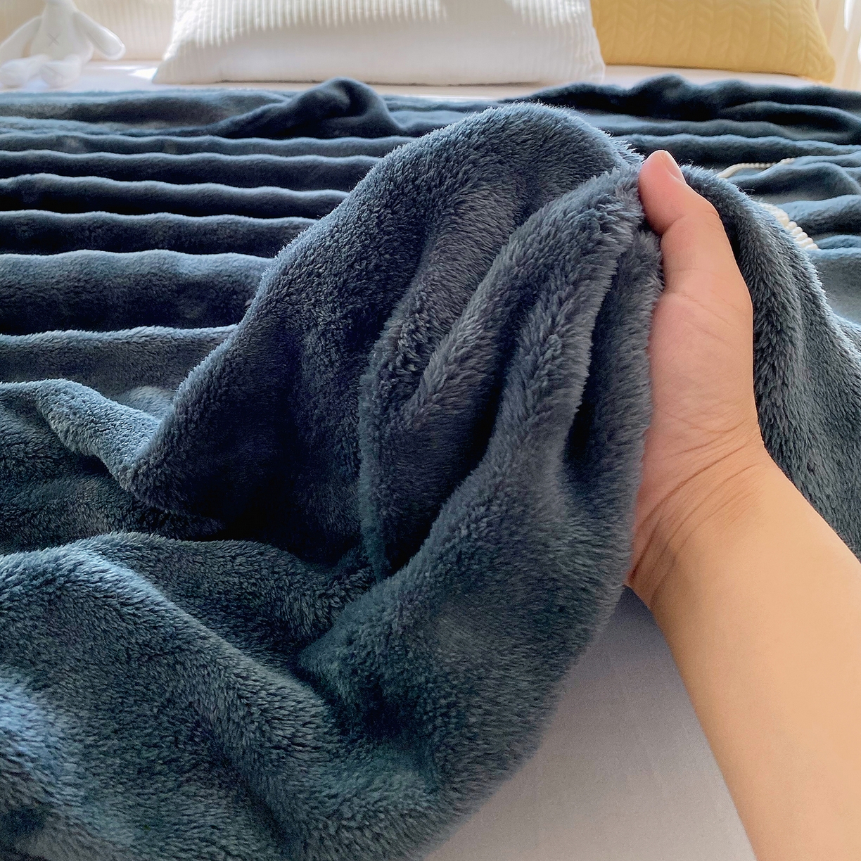 91家纺网 家纺一手货源 找家纺 爱彼家纺 2025秋冬新款高克重简约印花泡泡绒毯多功能毯毛毯毯子 高级灰