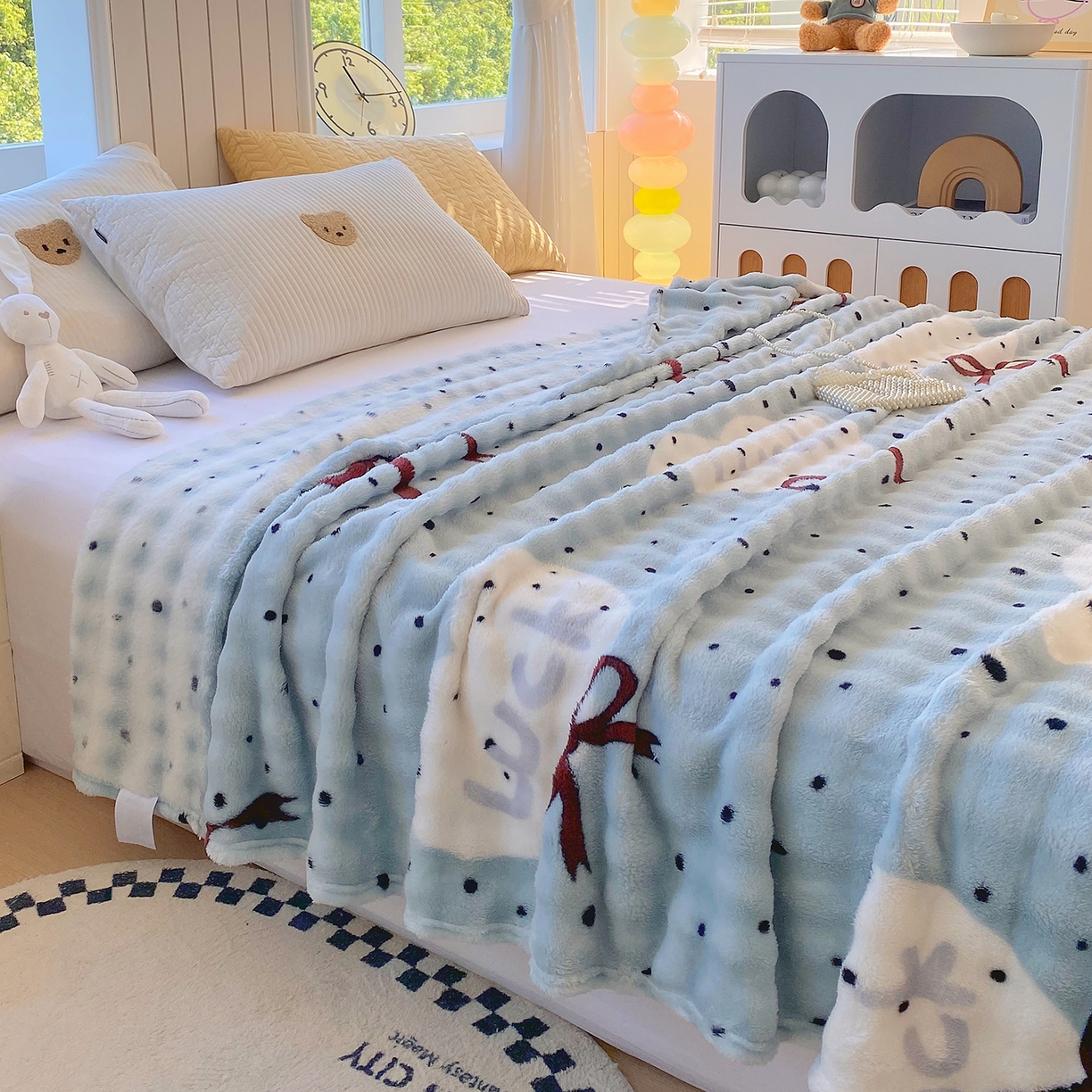 91家纺网 家纺一手货源 找家纺 爱彼家纺 2025秋冬新款高克重简约印花泡泡绒毯多功能毯毛毯毯子 蓝底爱心结