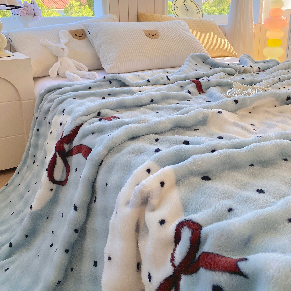 91家纺网 家纺一手货源 找家纺 爱彼家纺 2025秋冬新款高克重简约印花泡泡绒毯多功能毯毛毯毯子 蓝底爱心结