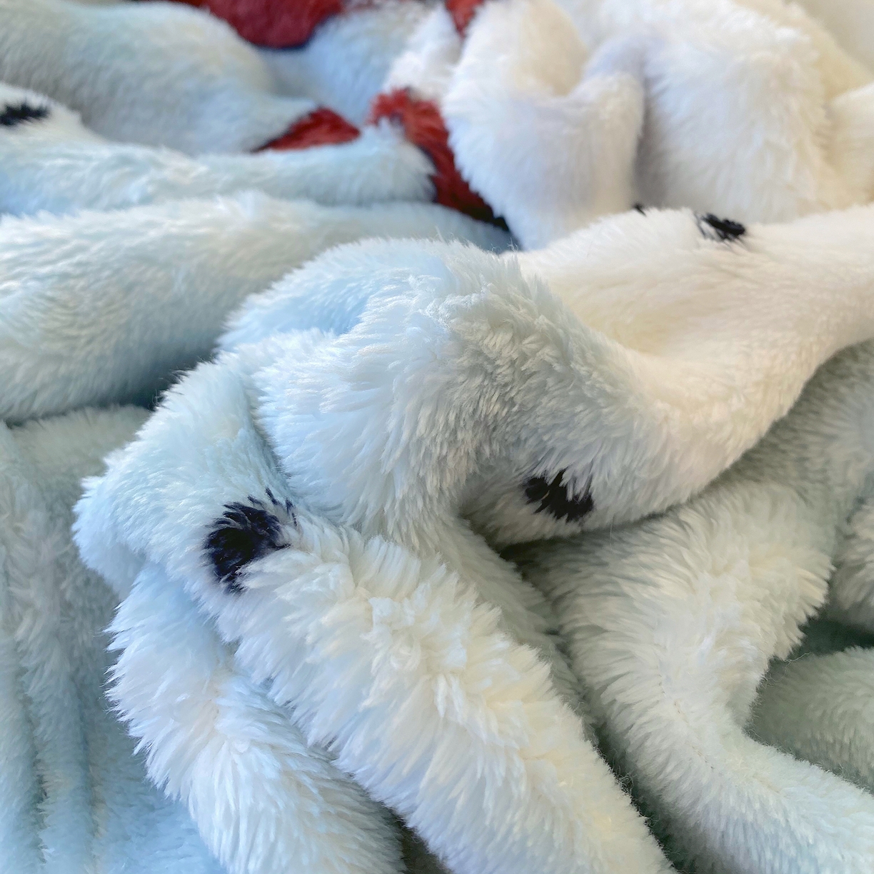 91家纺网 家纺一手货源 找家纺 爱彼家纺 2025秋冬新款高克重简约印花泡泡绒毯多功能毯毛毯毯子 蓝底爱心结