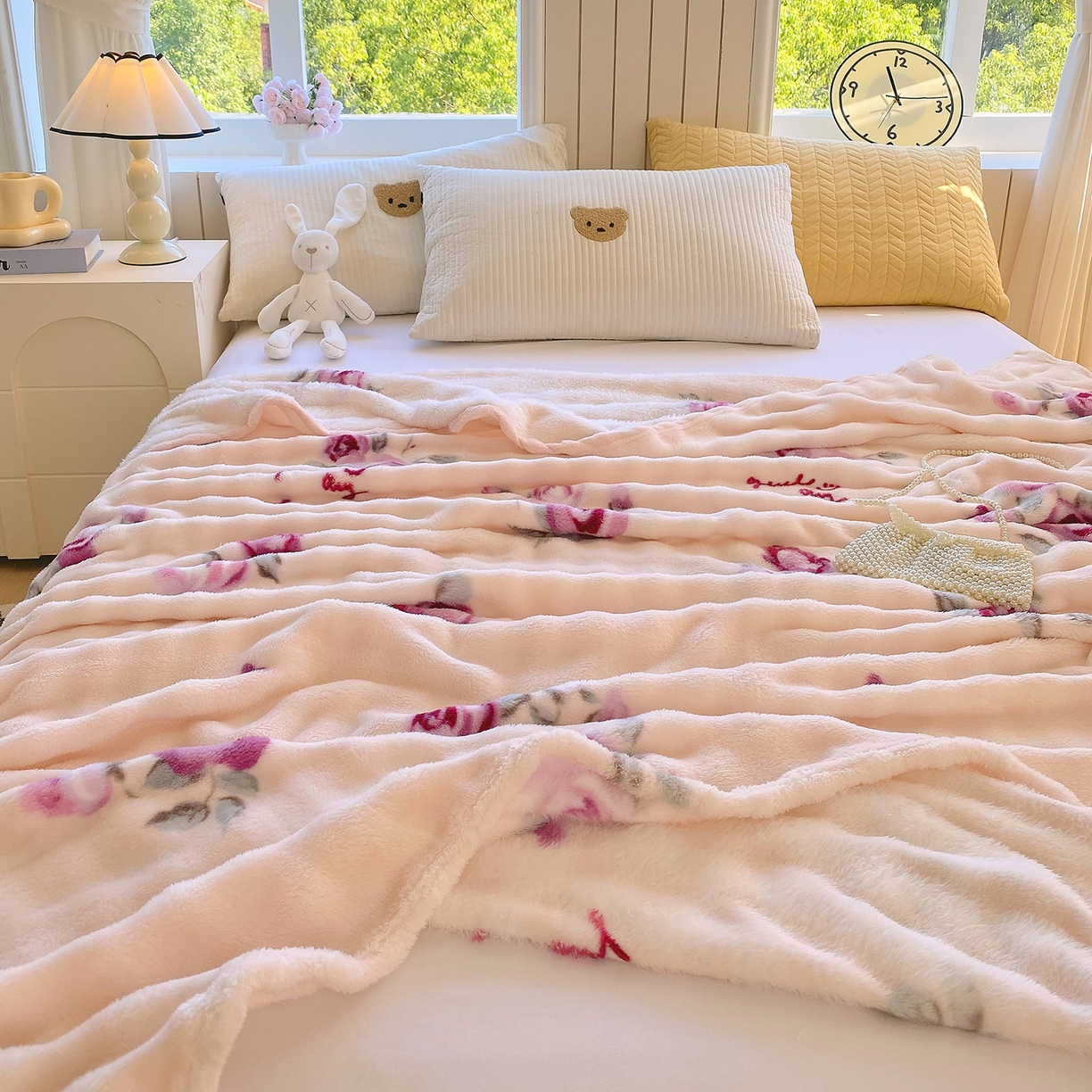 91家纺网 家纺一手货源 找家纺 爱彼家纺 2025秋冬新款高克重简约印花泡泡绒毯多功能毯毛毯毯子 玫瑰情缘