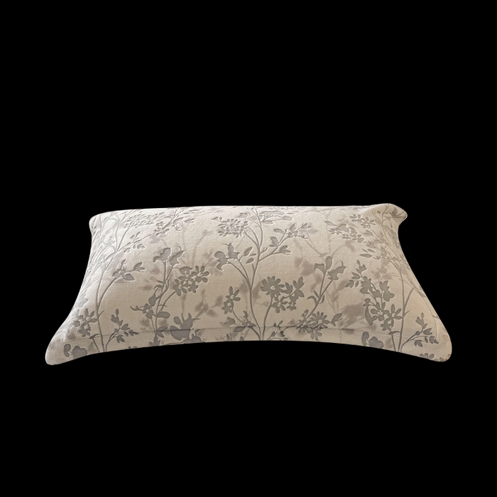 91家纺网 家纺一手货源 找家纺 LIFE.丽芙 2025秋冬新款A类牛奶绒加厚立体雕花压线宽边枕套 花朝梦-灰