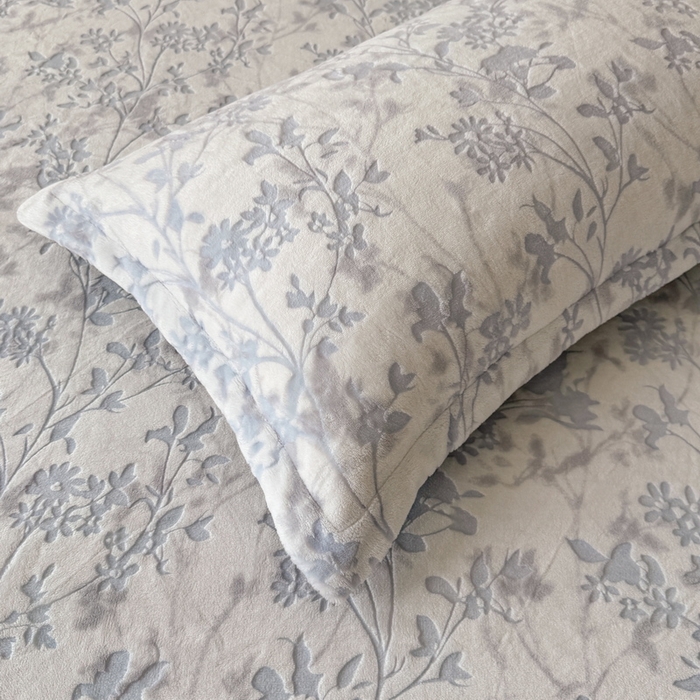 91家纺网 家纺一手货源 找家纺 （总）LIFE.丽芙 2025秋冬新款A类牛奶绒加厚立体雕花压线宽边枕套