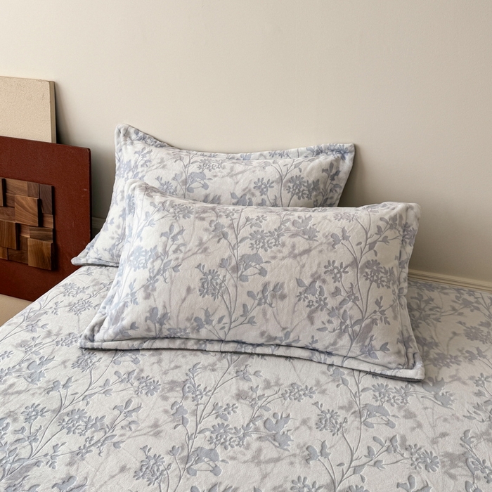 91家纺网 家纺一手货源 找家纺 （总）LIFE.丽芙 2025秋冬新款A类牛奶绒加厚立体雕花压线宽边枕套