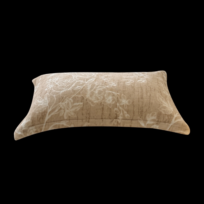 91家纺网 家纺一手货源 找家纺 LIFE.丽芙 2025秋冬新款A类牛奶绒加厚立体雕花压线宽边枕套 花蹊听雨 咖