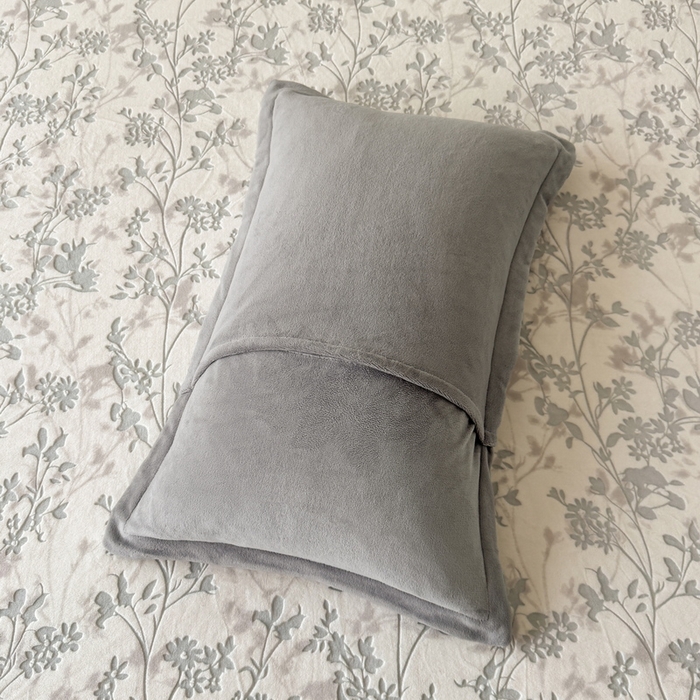 91家纺网 家纺一手货源 找家纺 LIFE.丽芙 2025秋冬新款A类牛奶绒加厚立体雕花压线宽边枕套 花朝梦-灰