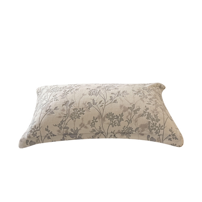 91家纺网 家纺一手货源 找家纺 LIFE.丽芙 2025秋冬新款A类牛奶绒加厚立体雕花压线宽边枕套 花朝梦-灰