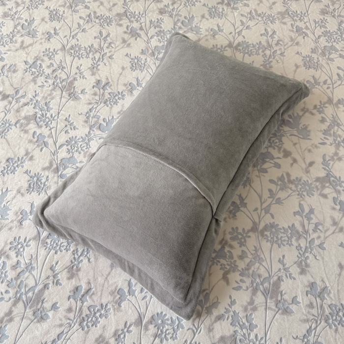 91家纺网 家纺一手货源 找家纺 LIFE.丽芙 2025秋冬新款A类牛奶绒加厚立体雕花压线宽边枕套 花朝梦-蓝