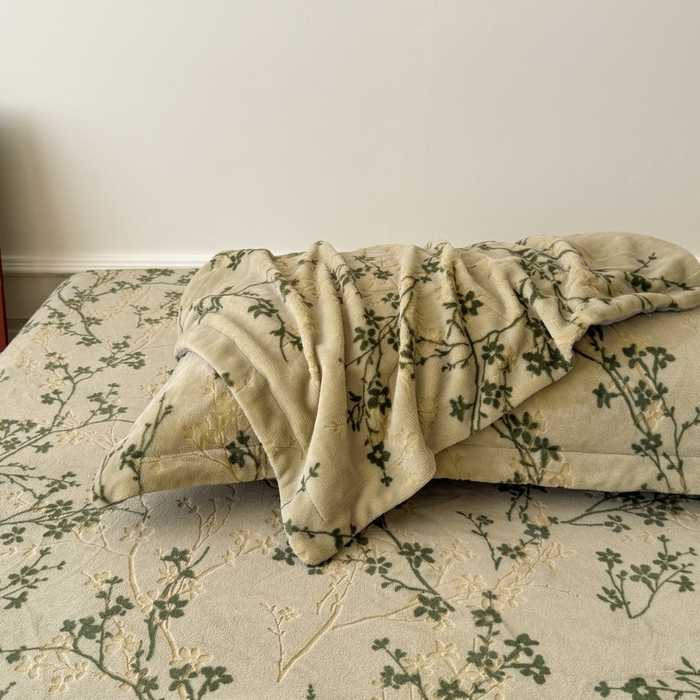 LIFE.丽芙 2025秋冬新款A类牛奶绒加厚立体雕花压线宽边枕套 山茶花语-绿