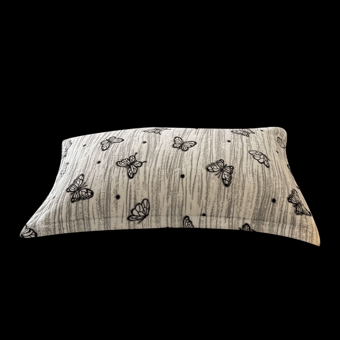 91家纺网 家纺一手货源 找家纺 LIFE.丽芙 2025秋冬新款A类牛奶绒加厚立体雕花压线宽边枕套 蝶舞纷飞-灰