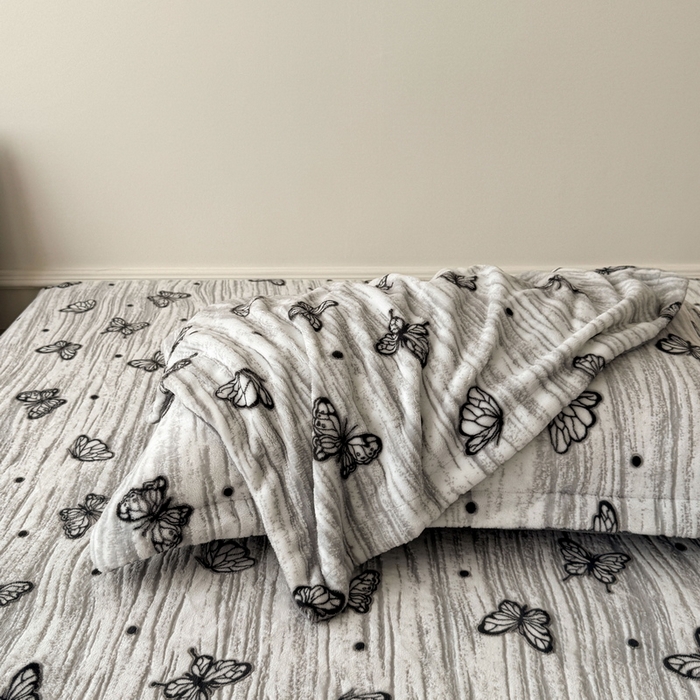 LIFE.丽芙 2025秋冬新款A类牛奶绒加厚立体雕花压线宽边枕套 蝶舞纷飞-灰