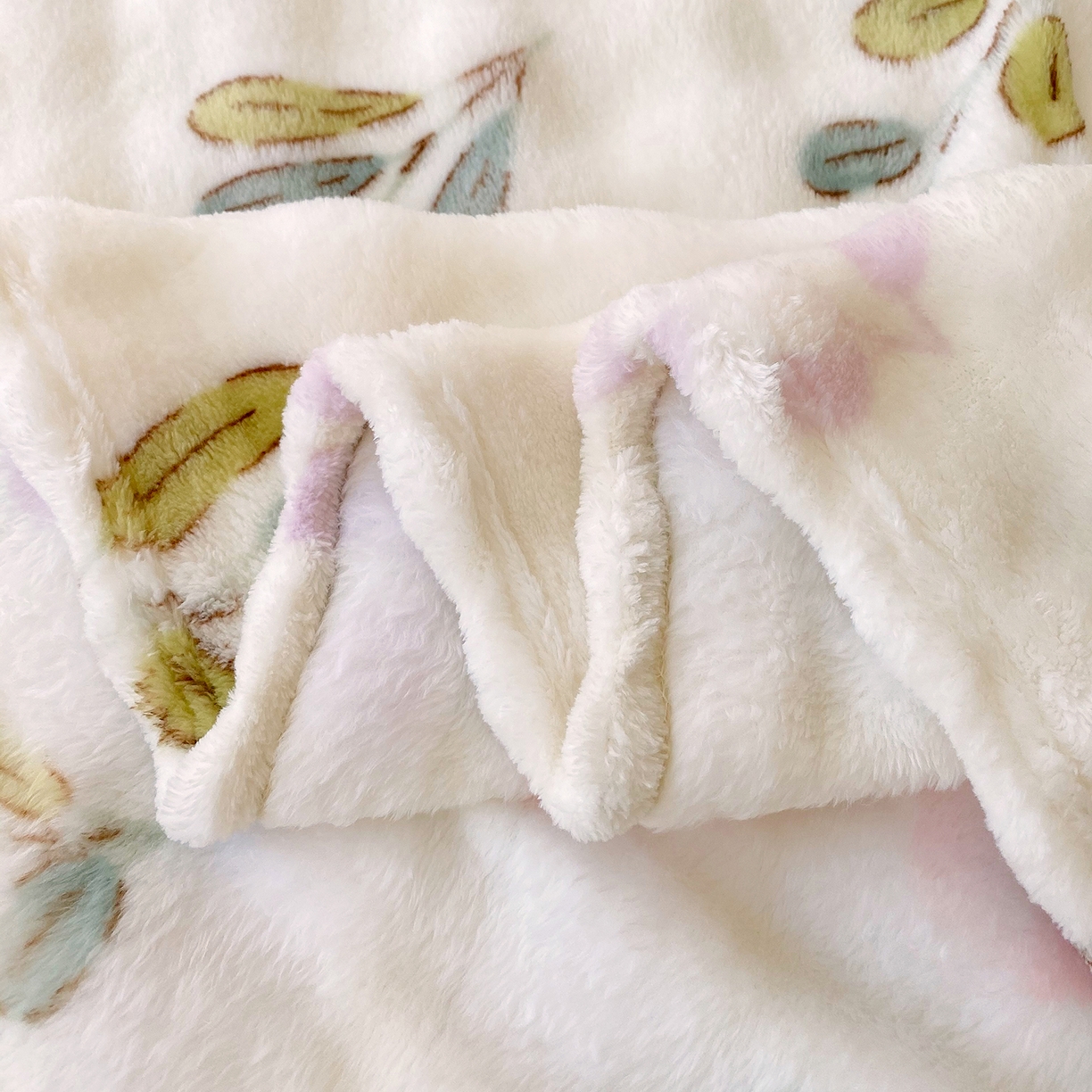 91家纺网 家纺一手货源 找家纺 爱彼家纺 2025秋冬新款高克重简约印花泡泡绒毯多功能毯毛毯毯子 青青小免