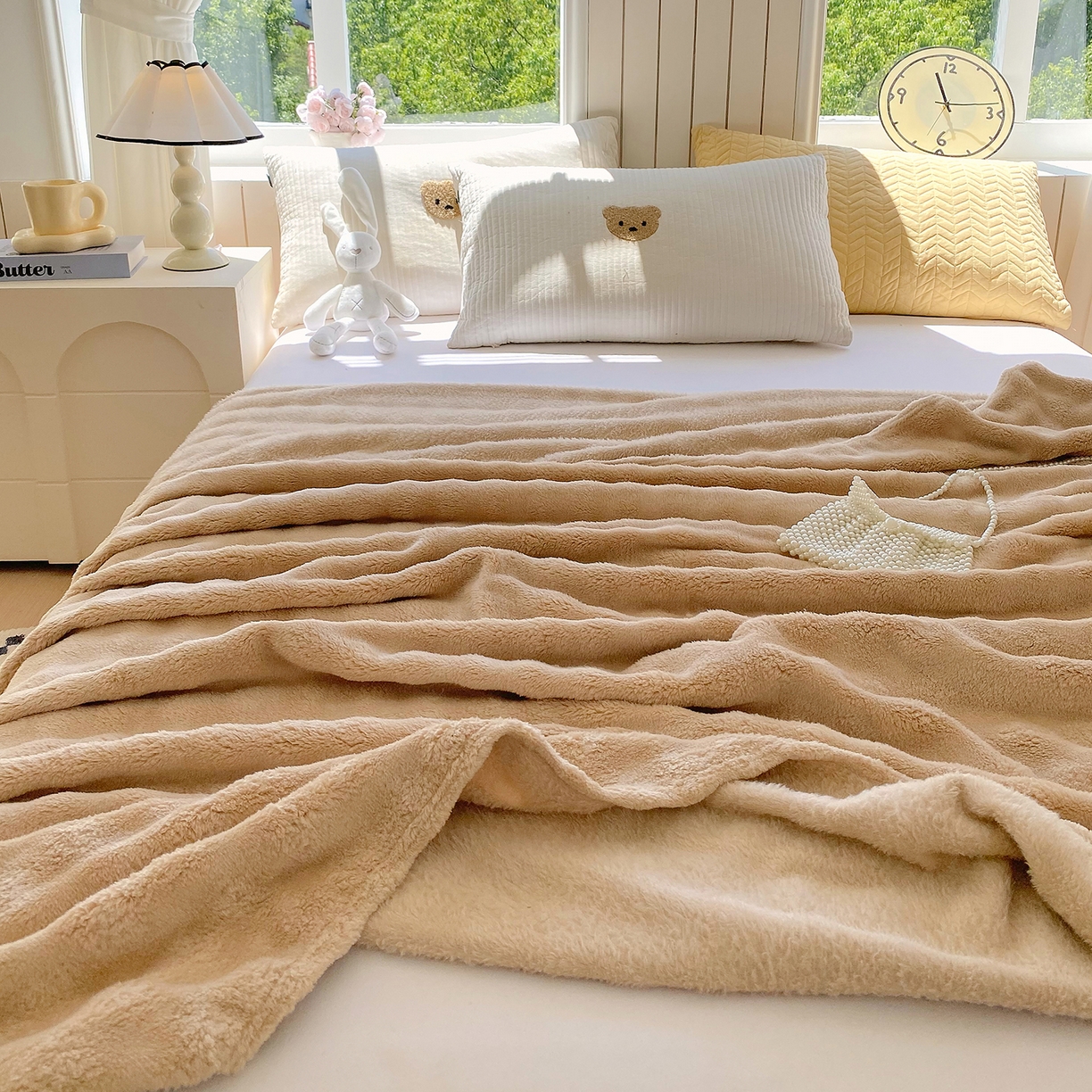 91家纺网 家纺一手货源 找家纺 爱彼家纺 2025秋冬新款高克重简约印花泡泡绒毯多功能毯毛毯毯子 香槟色