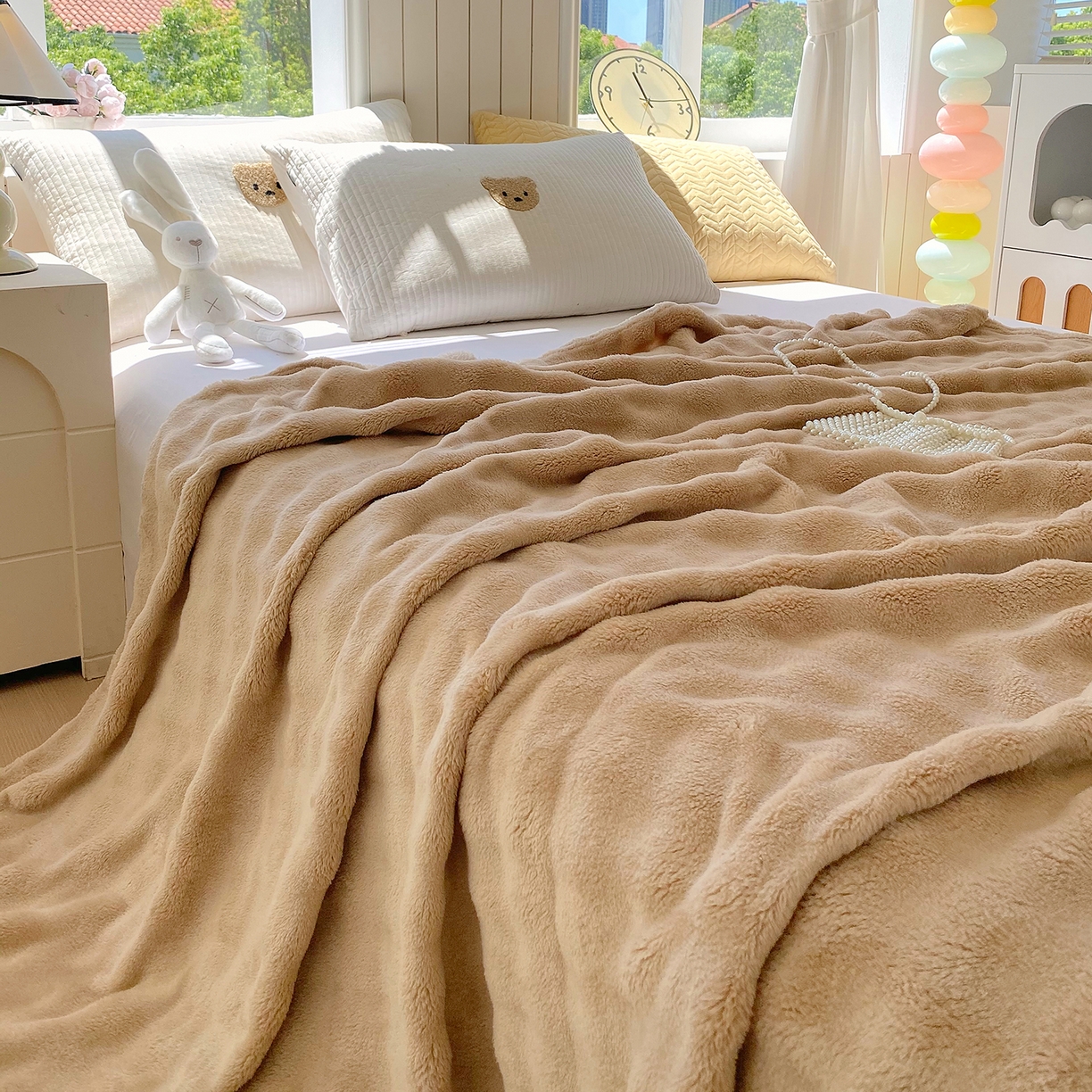 91家纺网 家纺一手货源 找家纺 爱彼家纺 2025秋冬新款高克重简约印花泡泡绒毯多功能毯毛毯毯子 香槟色