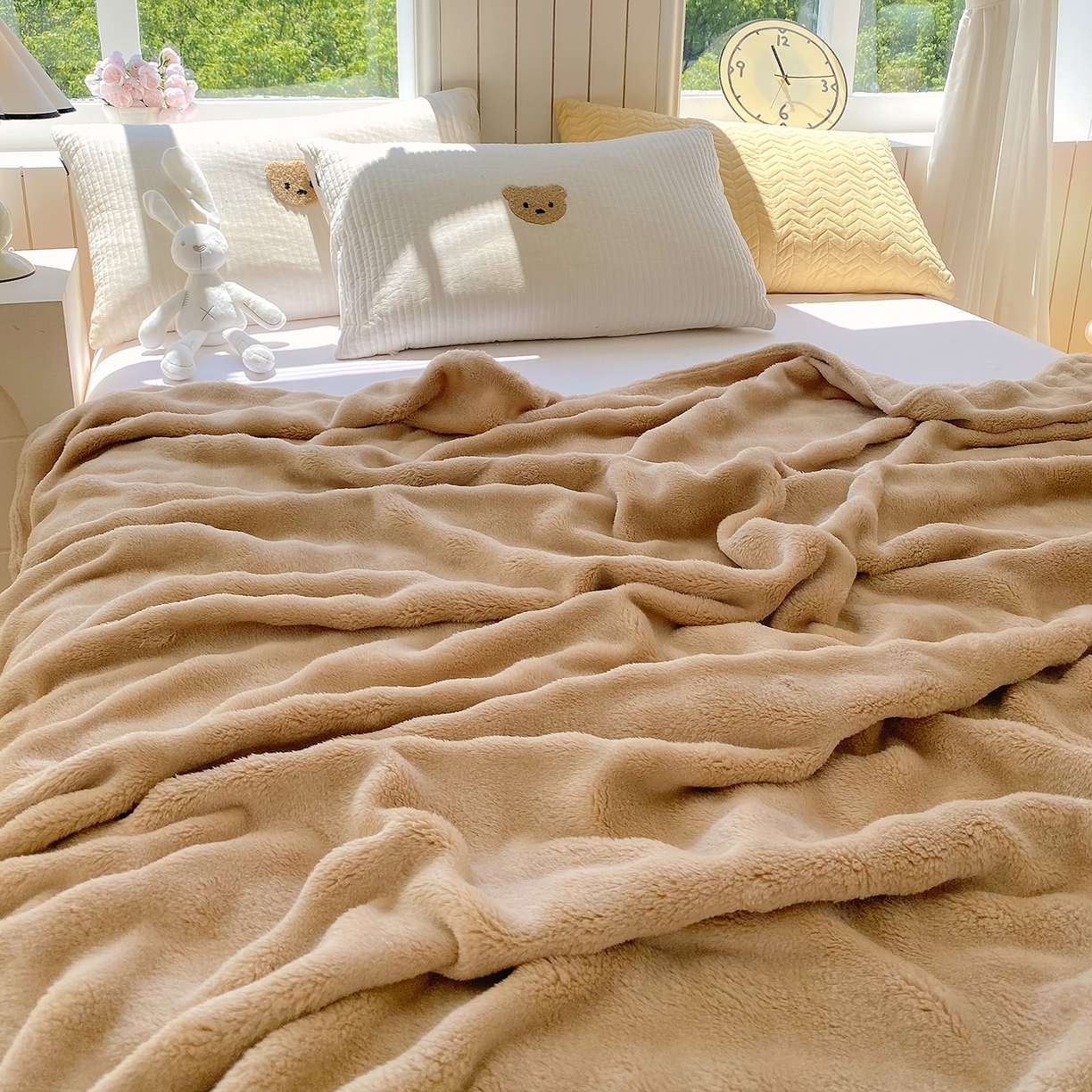 91家纺网 家纺一手货源 找家纺 爱彼家纺 2025秋冬新款高克重简约印花泡泡绒毯多功能毯毛毯毯子 香槟色