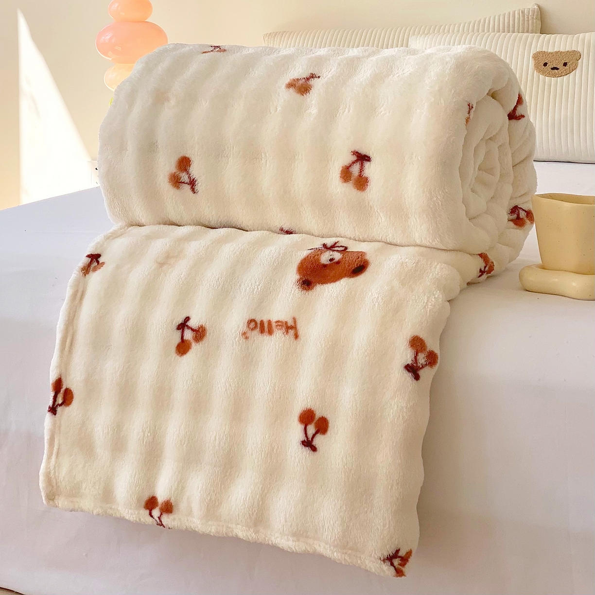 91家纺网 家纺一手货源 找家纺 爱彼家纺 2025秋冬新款高克重简约印花泡泡绒毯多功能毯毛毯毯子 樱桃小熊