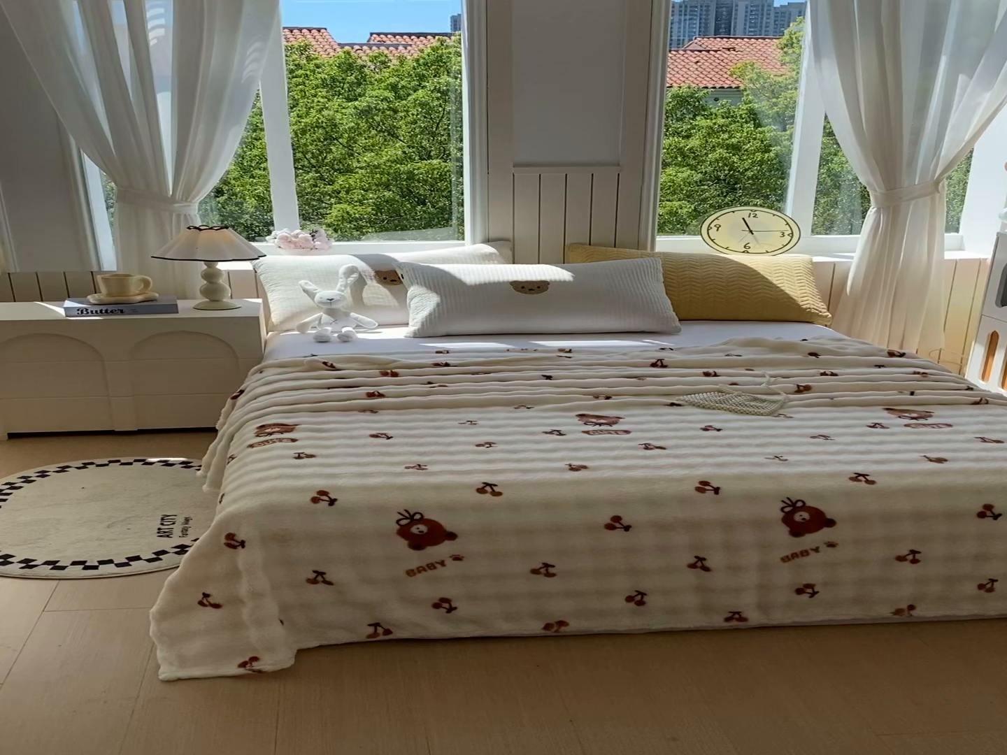 91家纺网 家纺一手货源 找家纺 爱彼家纺 2025秋冬新款高克重简约印花泡泡绒毯多功能毯毛毯毯子 樱桃小熊