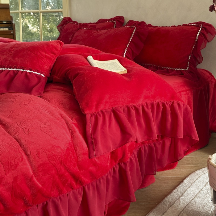 91家纺网 家纺一手货源 找家纺 （总）亲亲公主 2025新款230克雕花牛奶绒保暖床裙四件套-卡罗拉大红蝴蝶结