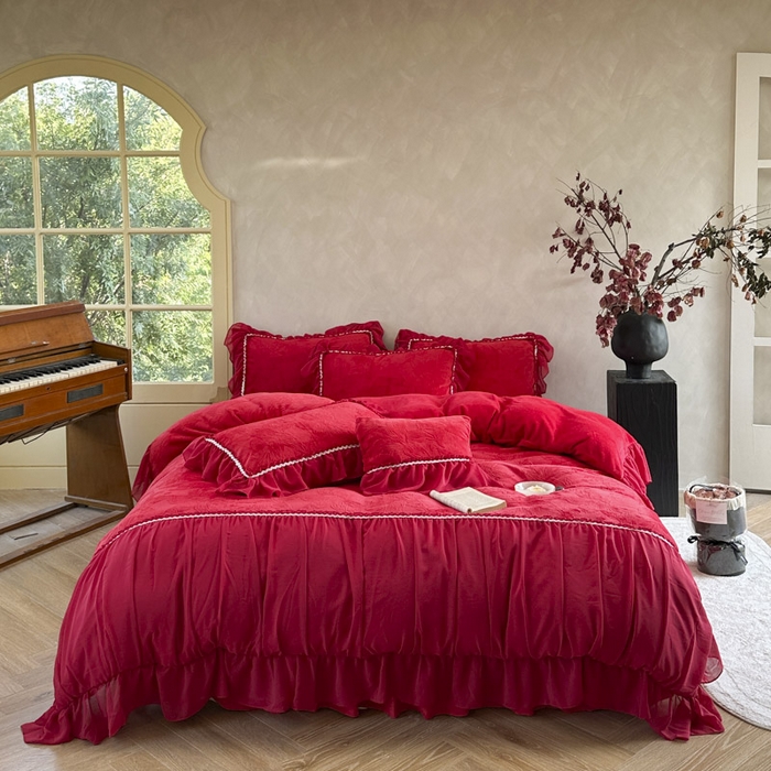 91家纺网 家纺一手货源 找家纺 （总）亲亲公主 2025新款230克雕花牛奶绒保暖床裙四件套-卡罗拉大红蝴蝶结