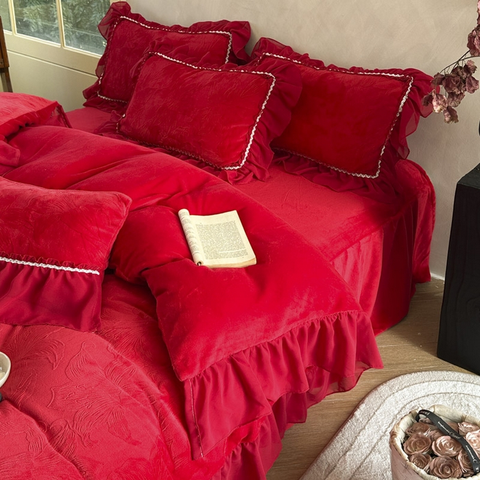 91家纺网 家纺一手货源 找家纺 （总）亲亲公主 2025新款230克雕花牛奶绒保暖床裙四件套-卡罗拉大红蝴蝶结