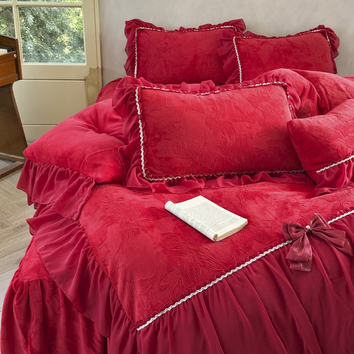 91家纺网 家纺一手货源 找家纺 （总）亲亲公主 2025新款230克雕花牛奶绒保暖床裙四件套-卡罗拉大红蝴蝶结