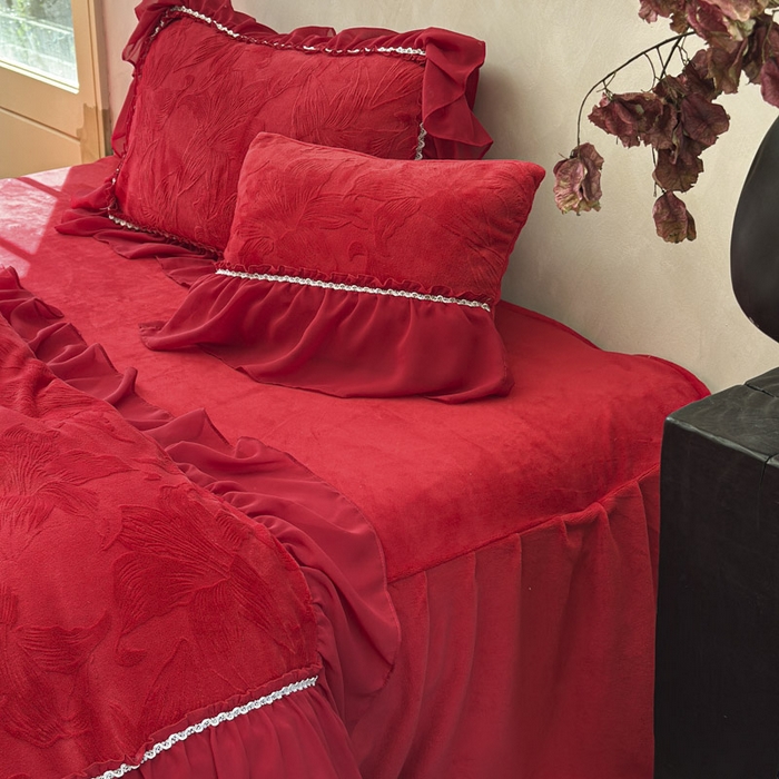 91家纺网 家纺一手货源 找家纺 （总）亲亲公主 2025新款230克雕花牛奶绒保暖床裙四件套-卡罗拉大红蝴蝶结