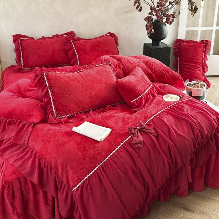 91家纺网 家纺一手货源 找家纺 （总）亲亲公主 2025新款230克雕花牛奶绒保暖床裙四件套-卡罗拉大红蝴蝶结