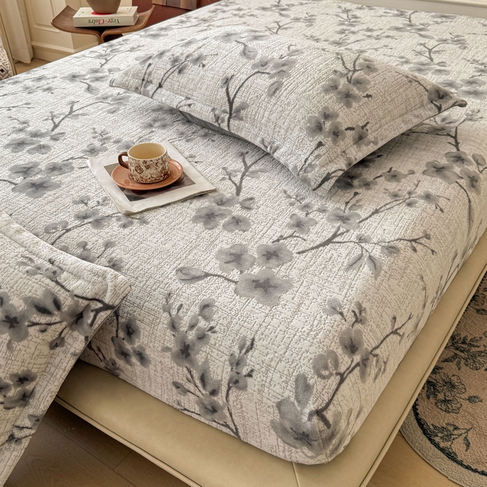 91家纺网 家纺一手货源 找家纺 LIFE.丽芙 2025秋冬新款A类牛奶绒加厚立体雕花压线宽边枕套 琳瑜陌语-灰