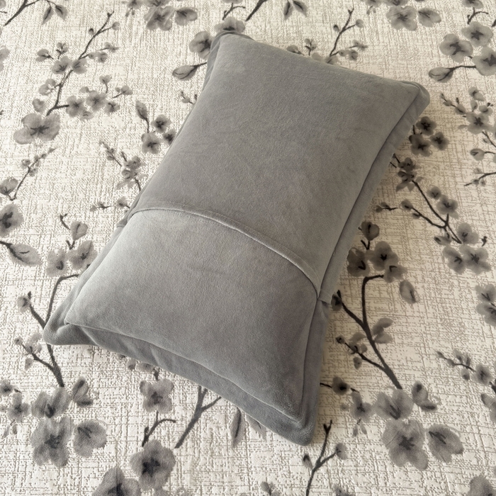 91家纺网 家纺一手货源 找家纺 LIFE.丽芙 2025秋冬新款A类牛奶绒加厚立体雕花压线宽边枕套 琳瑜陌语-灰