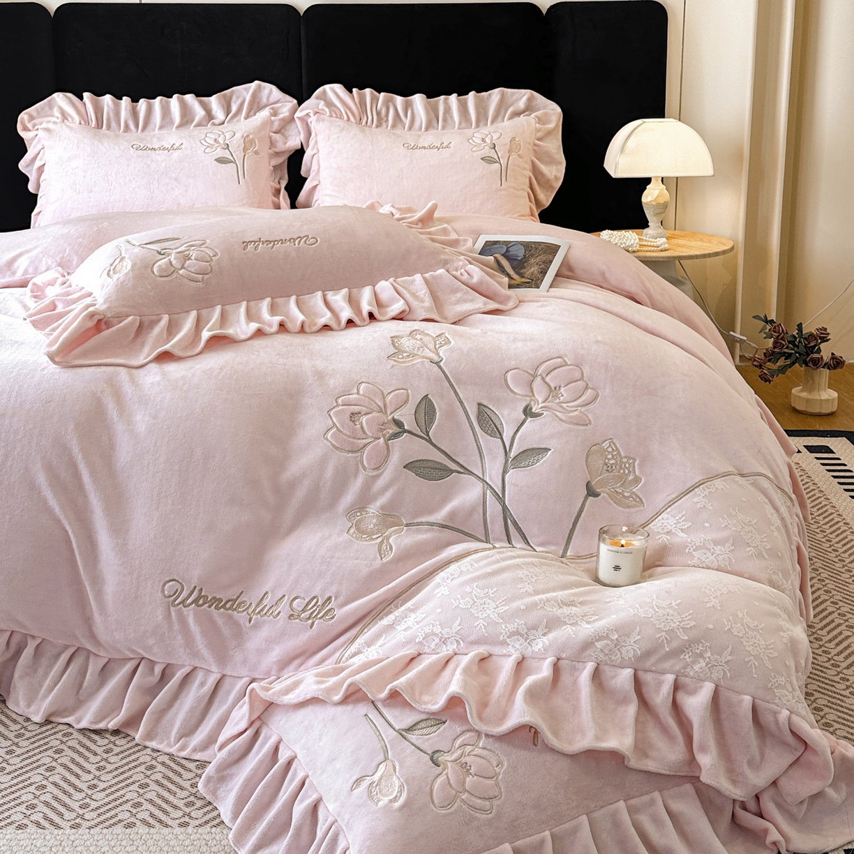 91家纺网 家纺一手货源 找家纺 （总）民新家纺 2025新款牛奶绒刺绣花边四件套-挚爱