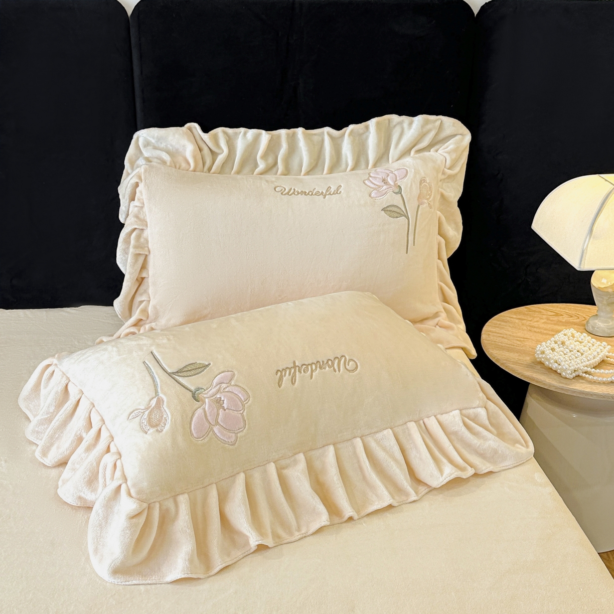 91家纺网 家纺一手货源 找家纺 民新家纺 2025新款牛奶绒刺绣花边四件套-挚爱 挚爱-浅米黄