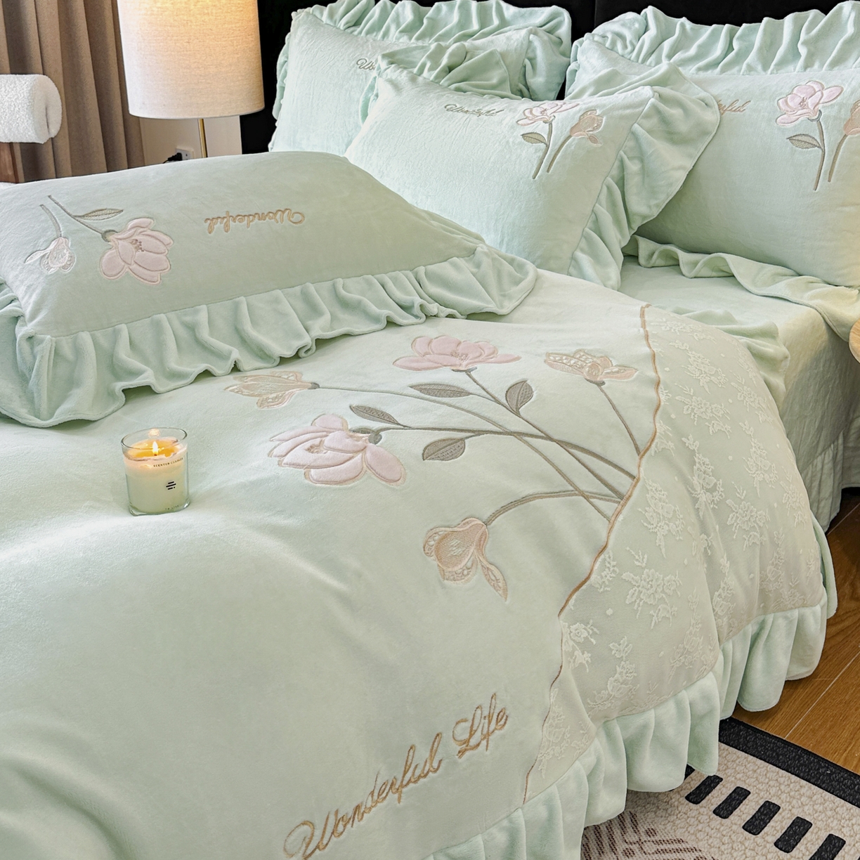 91家纺网 家纺一手货源 找家纺 民新家纺 2025新款牛奶绒刺绣花边四件套-挚爱 挚爱-青柠绿