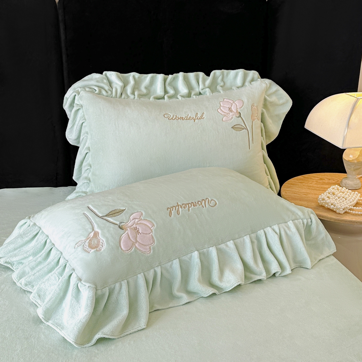 91家纺网 家纺一手货源 找家纺 民新家纺 2025新款牛奶绒刺绣花边四件套-挚爱 挚爱-青柠绿