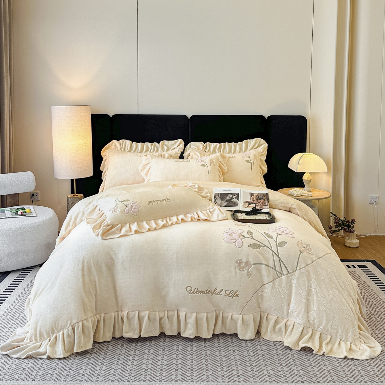 91家纺网 家纺一手货源 找家纺 民新家纺 2025新款牛奶绒刺绣花边四件套-挚爱 挚爱-浅米黄