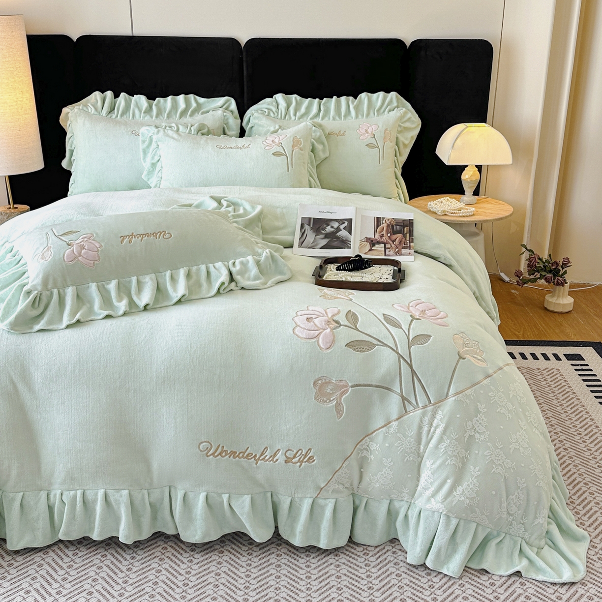 91家纺网 家纺一手货源 找家纺 民新家纺 2025新款牛奶绒刺绣花边四件套-挚爱 挚爱-青柠绿