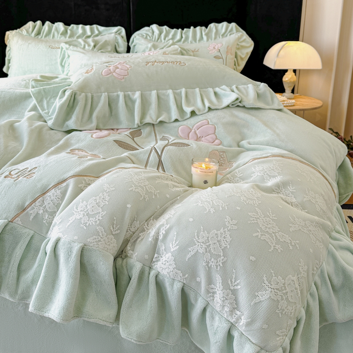 91家纺网 家纺一手货源 找家纺 民新家纺 2025新款牛奶绒刺绣花边四件套-挚爱 挚爱-青柠绿