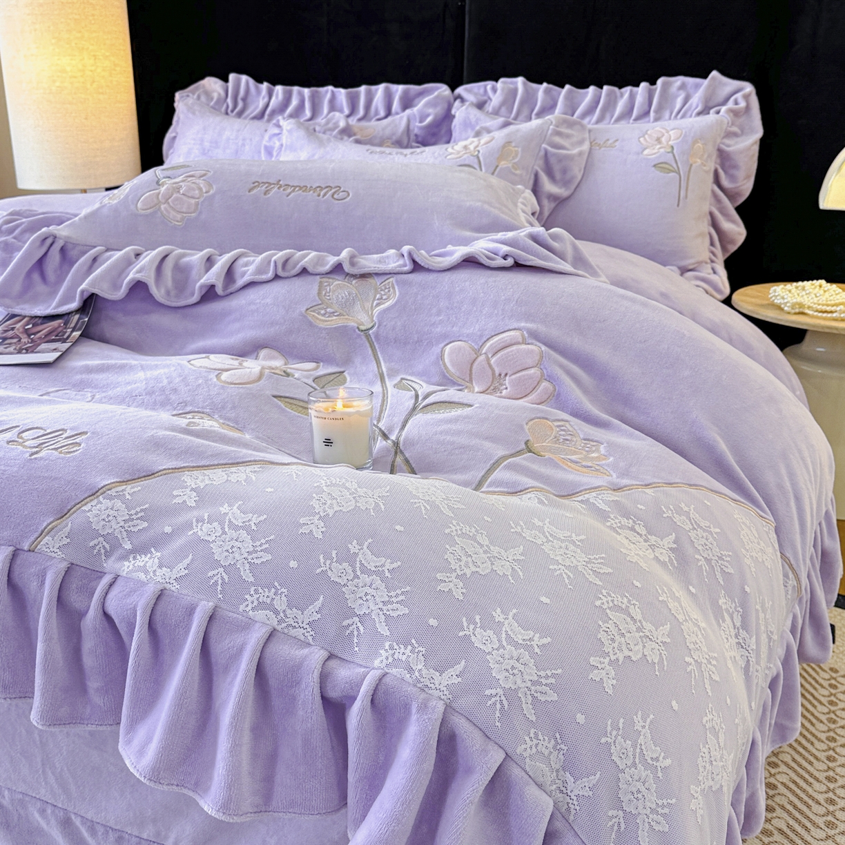 91家纺网 家纺一手货源 找家纺 民新家纺 2025新款牛奶绒刺绣花边四件套-挚爱 挚爱-浅紫