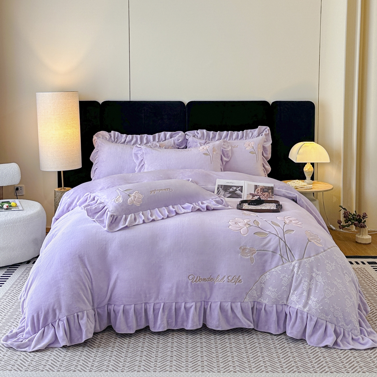 91家纺网 家纺一手货源 找家纺 民新家纺 2025新款牛奶绒刺绣花边四件套-挚爱 挚爱-浅紫