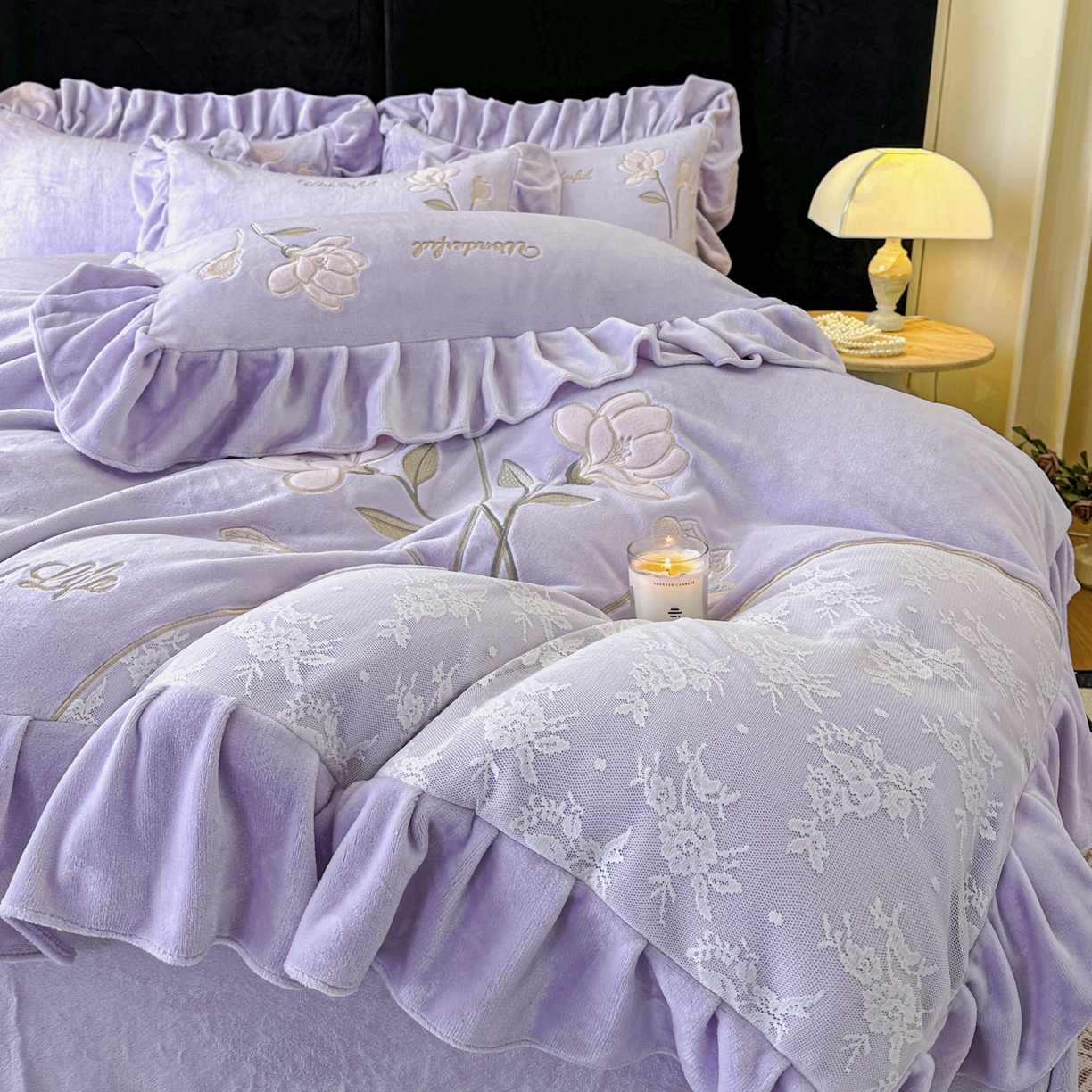 91家纺网 家纺一手货源 找家纺 民新家纺 2025新款牛奶绒刺绣花边四件套-挚爱 挚爱-浅紫