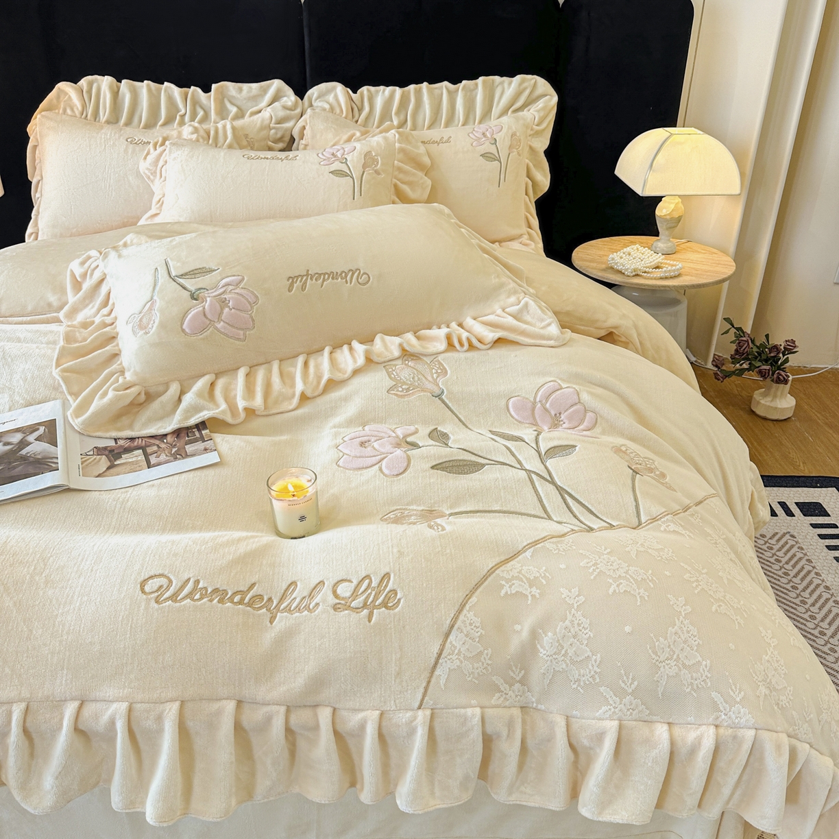 91家纺网 家纺一手货源 找家纺 民新家纺 2025新款牛奶绒刺绣花边四件套-挚爱 挚爱-浅米黄