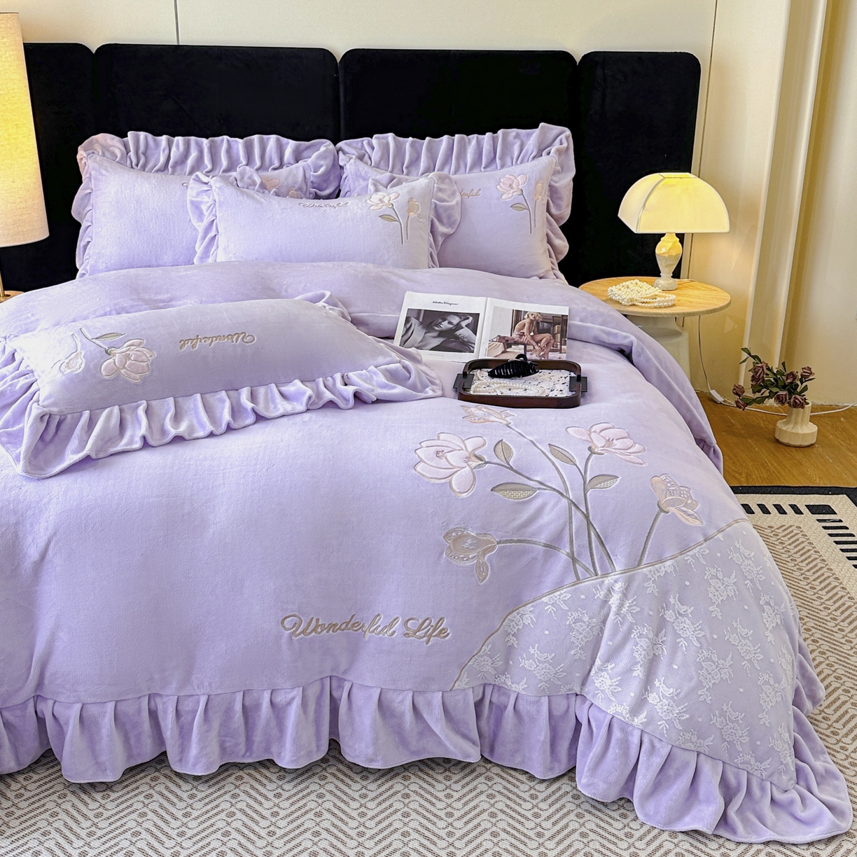 91家纺网 家纺一手货源 找家纺 民新家纺 2025新款牛奶绒刺绣花边四件套-挚爱 挚爱-浅紫